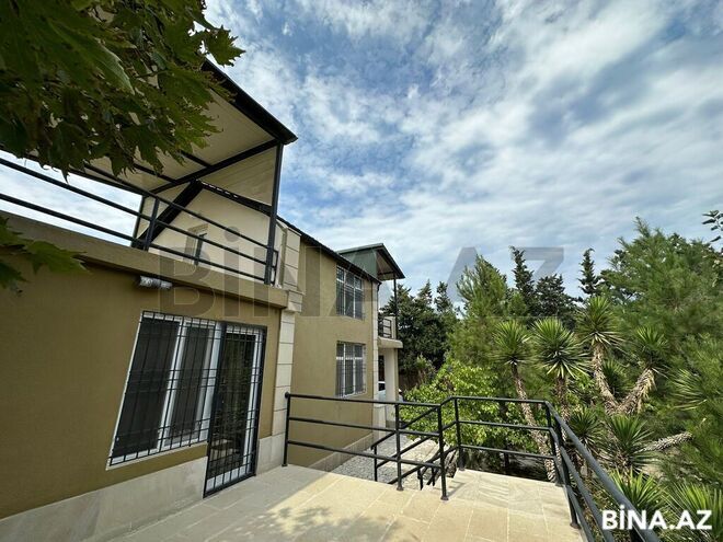 5 otaqlı həyət evi/bağ evi - Novxanı q. - 200 m² (1)