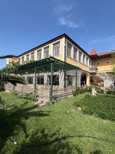10 otaqlı həyət evi/bağ evi - Şüvəlan q. - 355 m² (1)