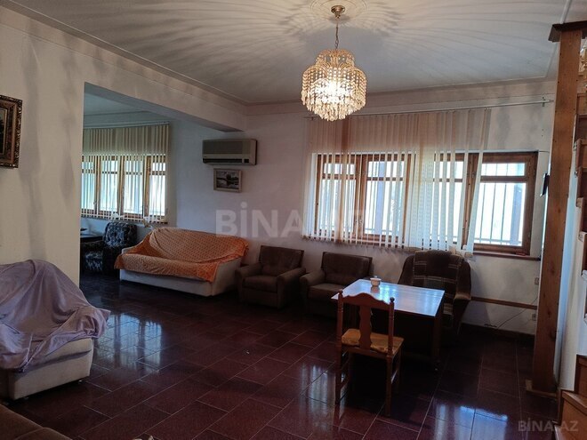 6 otaqlı həyət evi/bağ evi - Novxanı q. - 199 m² (1)