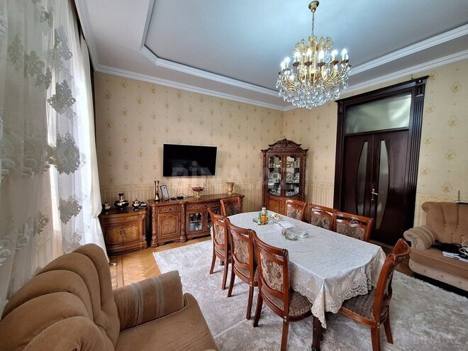 Satılır 6 otaqlı köhnə tikili 200 m², 28 May m., photo 5 from 32