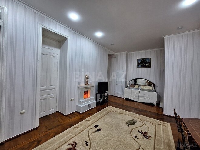 Satılır 6 otaqlı köhnə tikili 200 m², 28 May m., photo 12 from 32