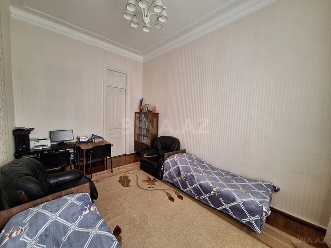 Satılır 6 otaqlı köhnə tikili 200 m², 28 May m., photo 18 from 32