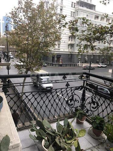 Продаётся 6-комн. вторичка 230 м², м. Сахил, photo 5 from 15