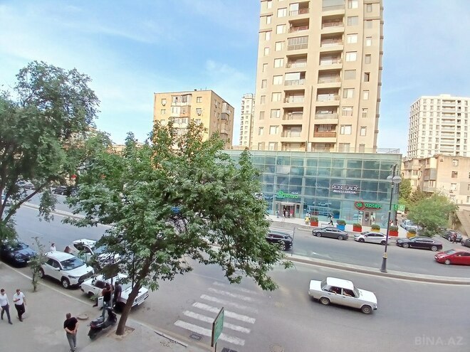 4 otaqlı köhnə tikili - İnşaatçılar m. - 110 m² (23)