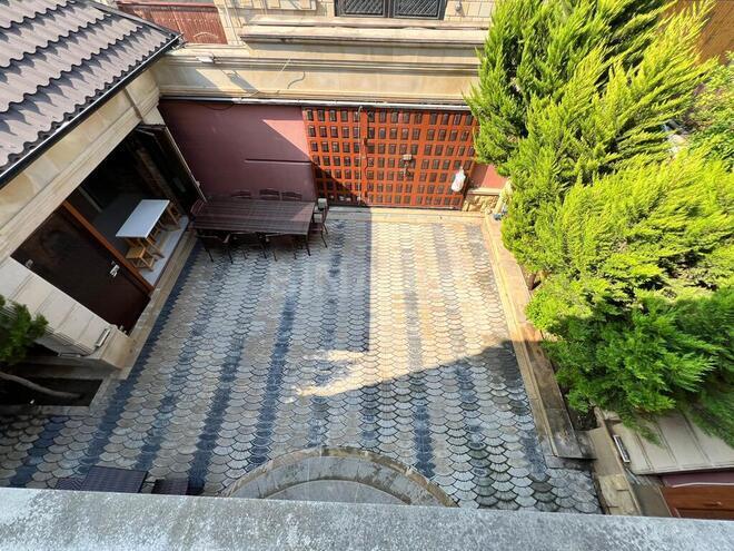 4 otaqlı həyət evi/bağ evi - Qaraçuxur q. - 190 m² (29)