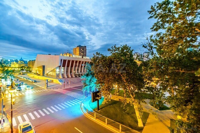 İcarəyə verilir 5 otaqlı köhnə tikili 275 m², 28 May m., photo 3 from 29