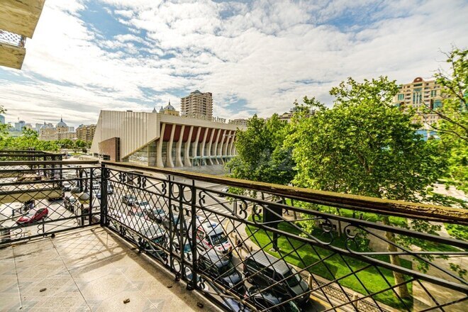 İcarəyə verilir 5 otaqlı köhnə tikili 275 m², 28 May m., photo 6 from 29