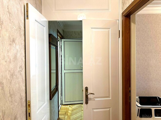 Продаётся 5-комн. вторичка 140 м², м. Кара Караев, photo 11 from 32