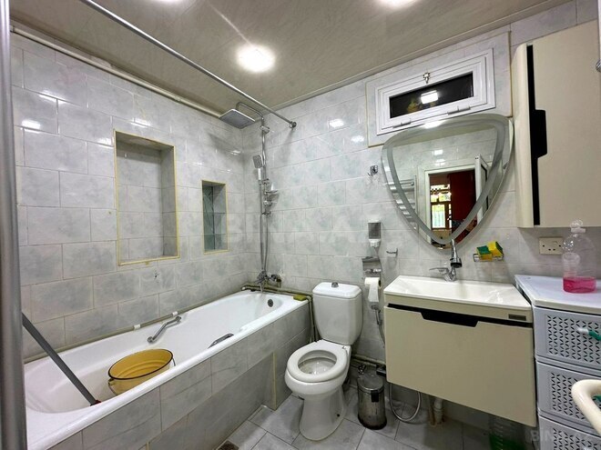 Продаётся 5-комн. вторичка 140 м², м. Кара Караев, photo 28 from 32