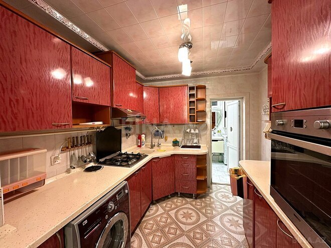 Продаётся 5-комн. вторичка 140 м², м. Кара Караев, photo 4 from 32