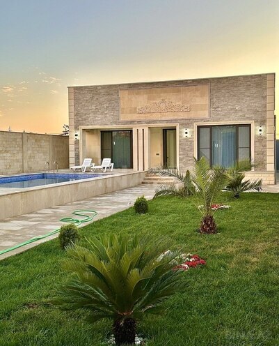 4 otaqlı həyət evi/bağ evi - Şüvəlan q. - 180 m² (1)