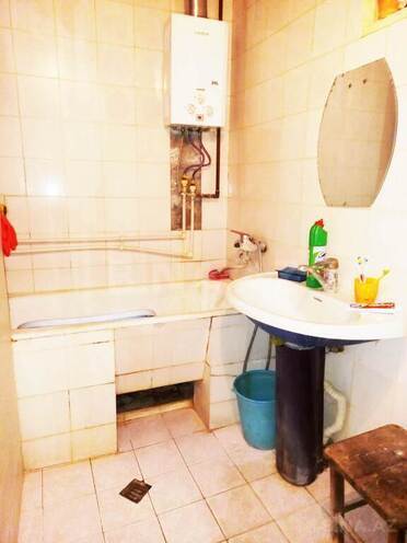 Satılır 4 otaqlı köhnə tikili 105 m², Azadlıq Prospekti m., photo 7 from 17