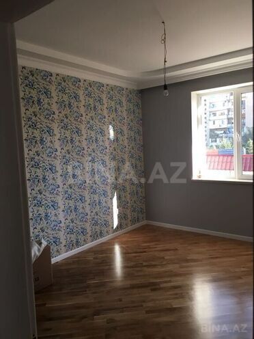 6 otaqlı həyət evi/bağ evi - Qaraçuxur q. - 200 m² (1)