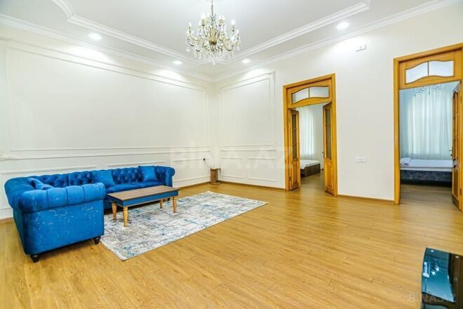 Satılır 5 otaqlı köhnə tikili 180 m², Sahil m., photo 3 from 29