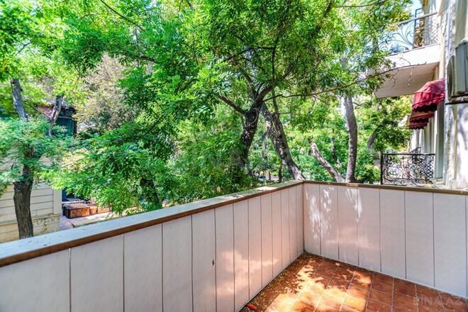 Satılır 5 otaqlı köhnə tikili 180 m², Sahil m., photo 16 from 29