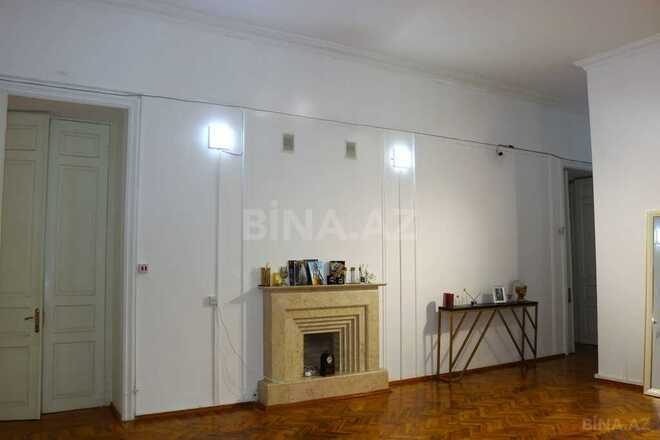 Satılır 6 otaqlı köhnə tikili 240 m², Sahil m., photo 15 from 30