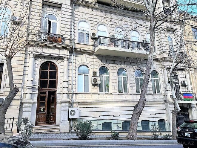 Продаётся 5-комн. вторичка 250 м², м. Ичеришехер, photo 1 from 19