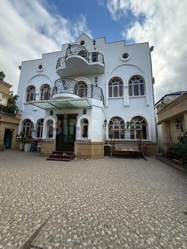8 otaqlı həyət evi/bağ evi - Nəsimi m. - 700 m² (1)