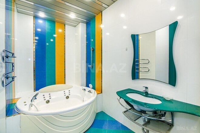 3-комн. новостройка - м. 28 мая - 235 м² (28)