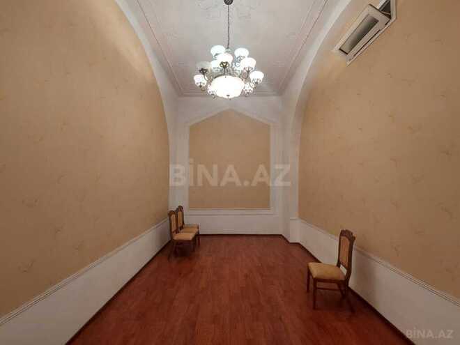 6 otaqlı həyət evi/bağ evi - 28 May m. - 160 m² (16)