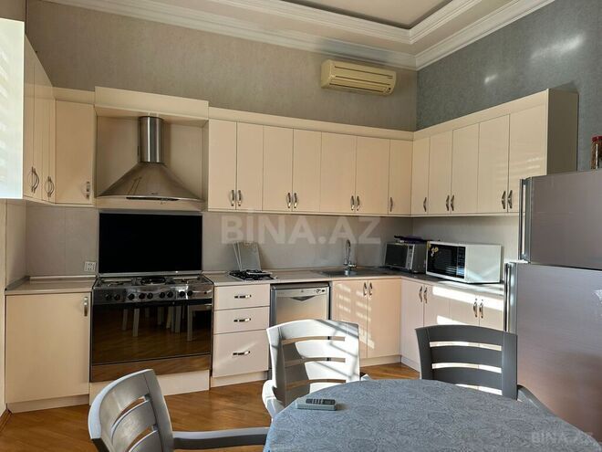 8-комн. дом/дача - пос. Бадамдар - 350 м² (24)