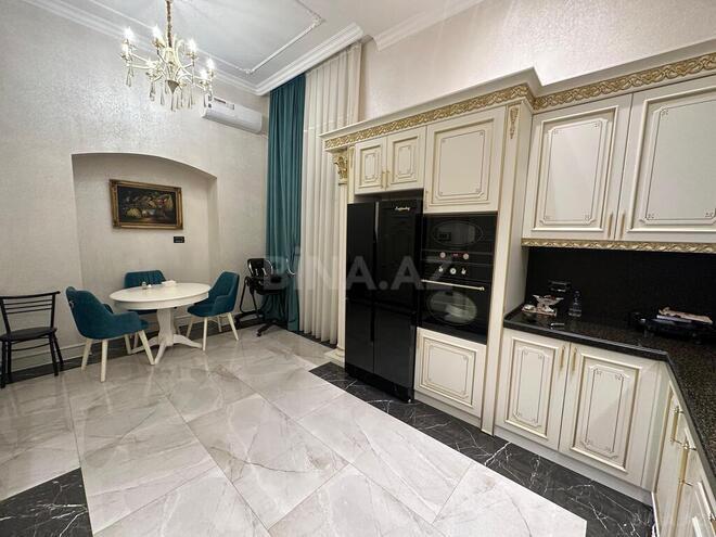 Satılır 3 otaqlı köhnə tikili 215 m², Sahil m., photo 11 from 25