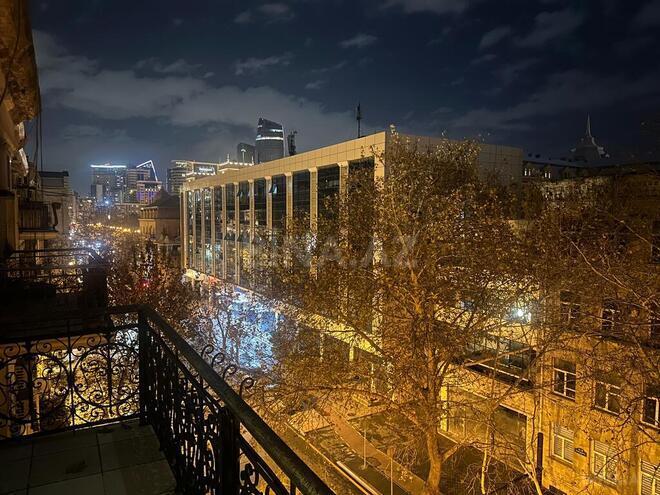 Satılır 3 otaqlı köhnə tikili 215 m², Sahil m., photo 24 from 25