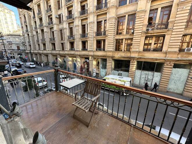 Satılır 7 otaqlı köhnə tikili 280 m², Sahil m., photo 10 from 31