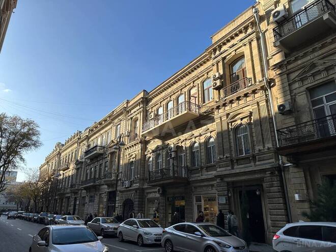 Satılır 7 otaqlı köhnə tikili 280 m², Sahil m., photo 1 from 31