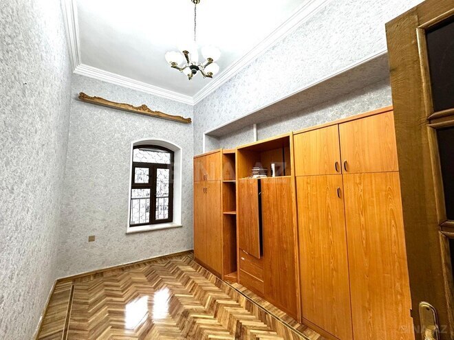 Satılır 6 otaqlı köhnə tikili 215 m², Sahil m., photo 10 from 30