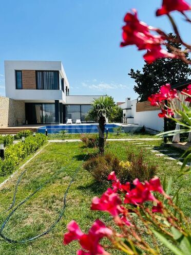 4 otaqlı həyət evi/bağ evi - Şüvəlan q. - 360 m² (1)