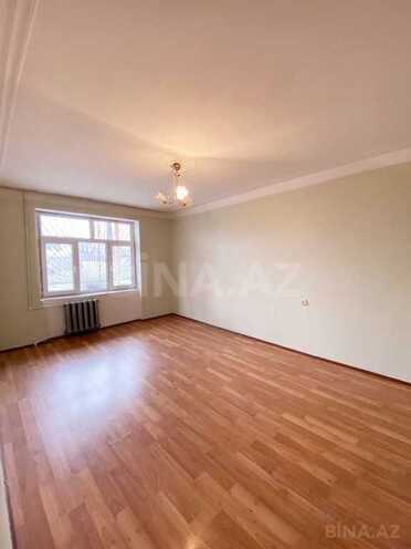 Satılır 3 otaqlı köhnə tikili 70 m², Qara Qarayev m., photo 1 from 16