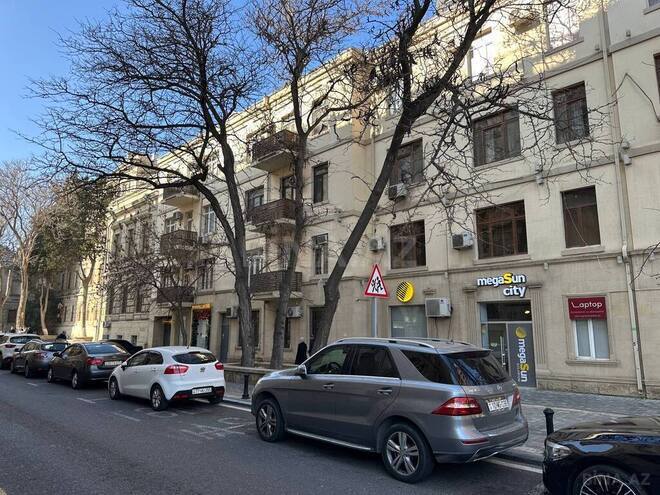 Продаётся 3-комн. вторичка 103.7 м², м. Сахил, photo 1 from 21