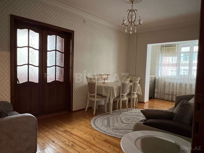 2 otaqlı köhnə tikili - 8-ci mikrorayon q. - 65 m² (1)