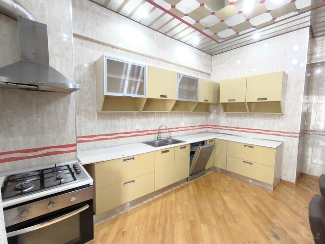 4-комн. новостройка - м. 28 мая - 180 м² (20)