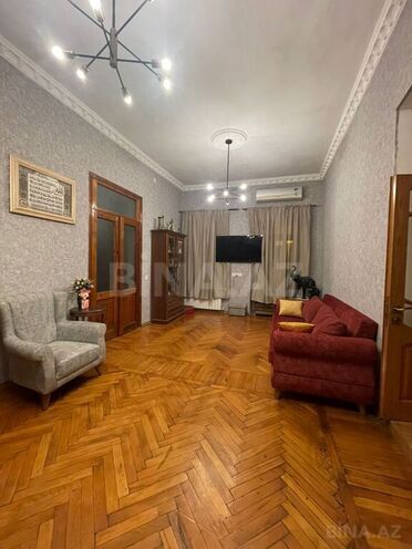 4 otaqlı köhnə tikili - 28 May m. - 125 m² (1)