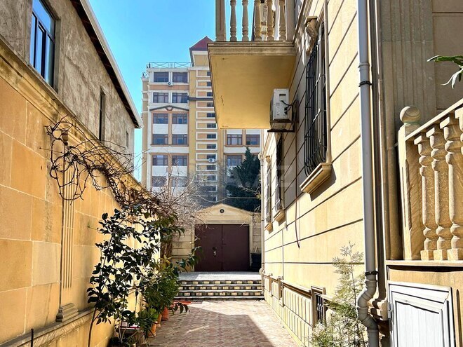 Satılır 7 otaqlı həyət evi/bağ evi 350 m², M.Ə.Rəsulzadə q., photo 13 from 24