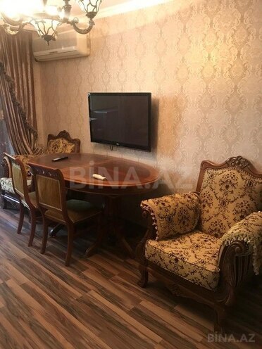 3 otaqlı köhnə tikili - İnşaatçılar m. - 80 m² (3)