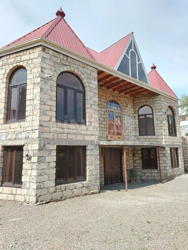 6 otaqlı həyət evi/bağ evi - Gəncə - 272 m² (1)
