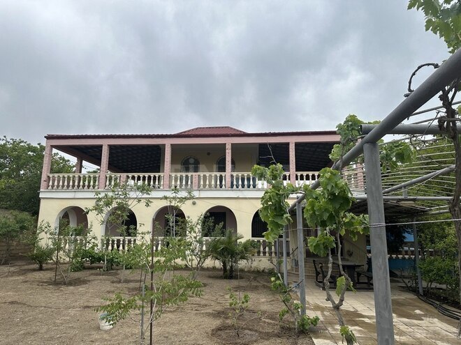 4 otaqlı həyət evi/bağ evi - Şüvəlan q. - 179 m² (1)