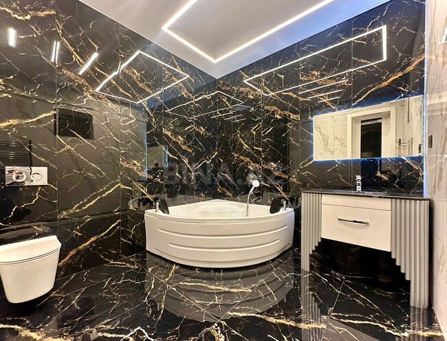 7 otaqlı həyət evi/bağ evi - Bakıxanov q. - 350 m² (30)