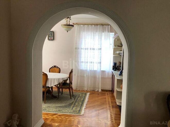 6 otaqlı həyət evi/bağ evi - Novxanı q. - 200 m² (9)