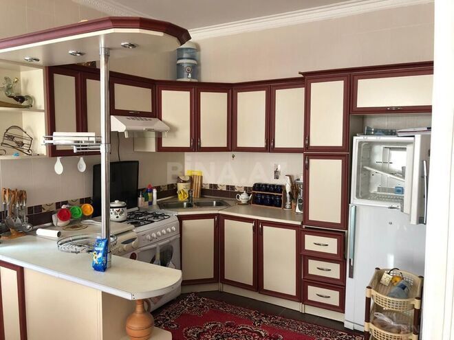 6 otaqlı həyət evi/bağ evi - Novxanı q. - 200 m² (10)