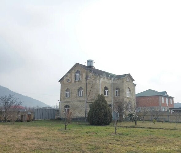8 otaqlı həyət evi/bağ evi - Zaqatala - 280 m² (2)