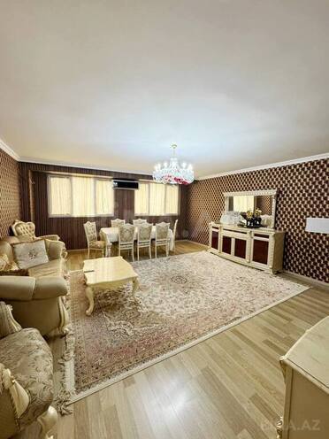 5 otaqlı köhnə tikili - 8-ci mikrorayon q. - 125 m² (1)