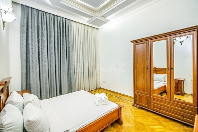 İcarəyə verilir 5 otaqlı köhnə tikili 275 m², 28 May m., photo 16 from 29