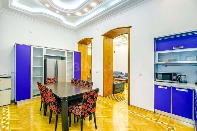 İcarəyə verilir 5 otaqlı köhnə tikili 275 m², 28 May m., photo 22 from 29