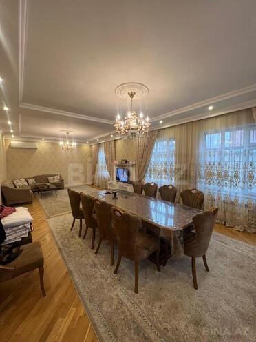 6 otaqlı həyət evi/bağ evi - İnşaatçılar m. - 252 m² (1)