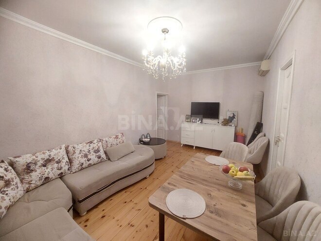 2 otaqlı köhnə tikili - 7-ci mikrorayon q. - 70 m² (1)