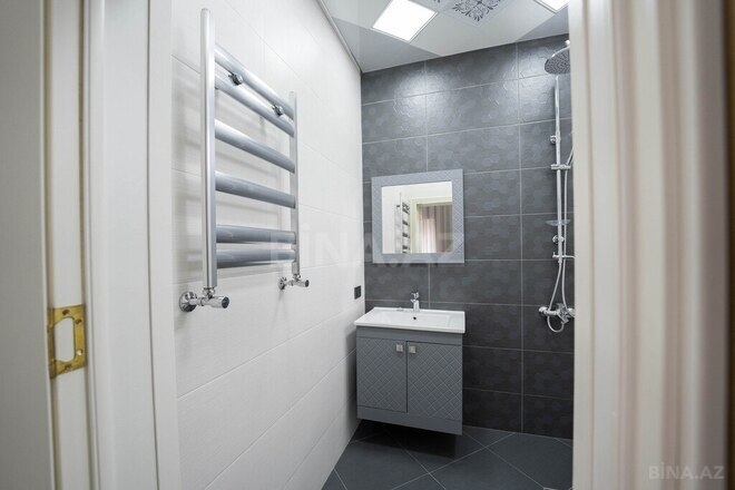 6 otaqlı həyət evi/bağ evi - Novxanı q. - 250 m² (25)